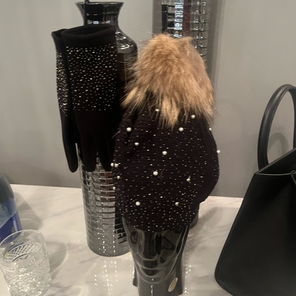 Brand 🎁New un worn in the package, Simon Chang , sparkling hat and gloves set🎁 - Picture 13 of 17